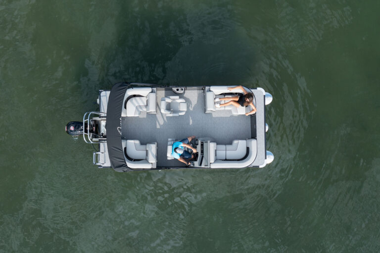 Qwest Pontoons E-Class RLS features comfortable benches in all 4 corners and an open center walkway for relaxing in comfort.