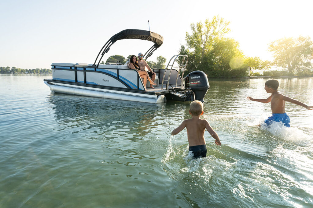 Qwest Pontoons E-Class Lanai features comfortable seating throughout with benches in the front and a rear facing bench on the open back deck.