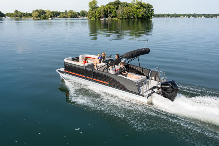 Qwest Pontoons L-Class Splash Pad featuring comfortable multi-position rear lounger.