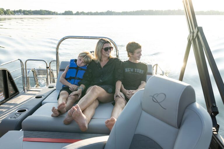 Qwest Pontoons L-Class Splash Pad featuring comfortable multi-position rear lounger.