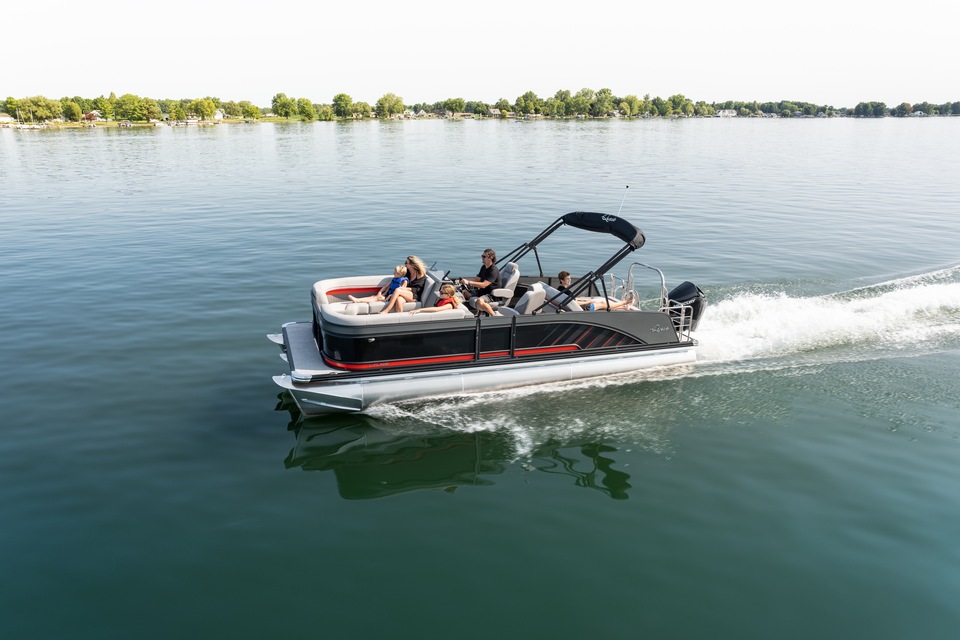 2025 Qwest Pontoons L-Class Splash Pad